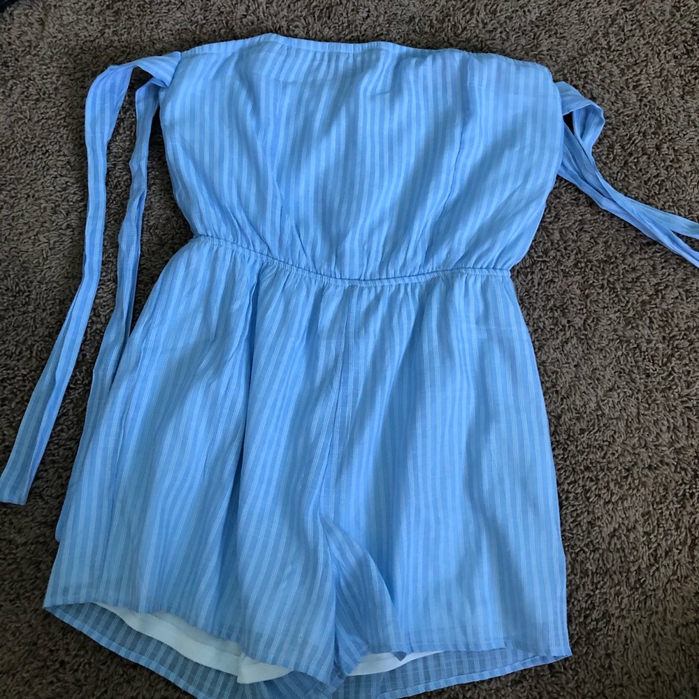 striped blue should tie romper large - Picture 1 of 2